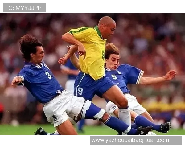 高清4K足球明星壁纸横版呈现足坛传奇瞬间与激情时刻